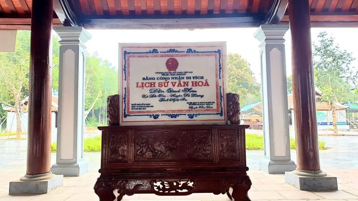 Ngày 12/2/1998, đền Quả Sơn được Bộ Văn hóa - Thông tin xếp hạng là Di tích Lịch sử - Văn hóa cấp quốc gia. Ảnh: Nguyễn Diệu