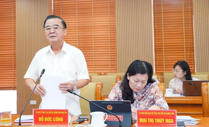 Phó Chủ tịch Thường trực HĐND tỉnh Thái Nguyên Đỗ Đức Công phát biểu tại hội nghị Ban Thường vụ Đảng ủy HĐND tỉnh xem xét, quyết định một số nội dung thuộc thẩm quyền. Ảnh: Đặng Hà