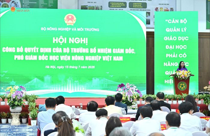 Giám đốc Học viện Nông nghiệp Việt Nam Nguyễn Thị Lan phát biểu