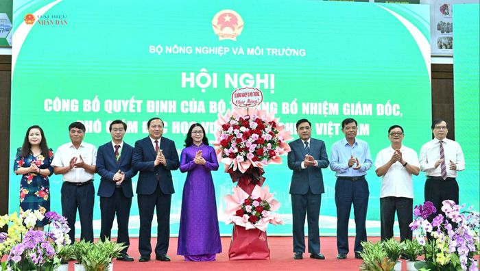 Các đại chụp ảnh lưu niệm