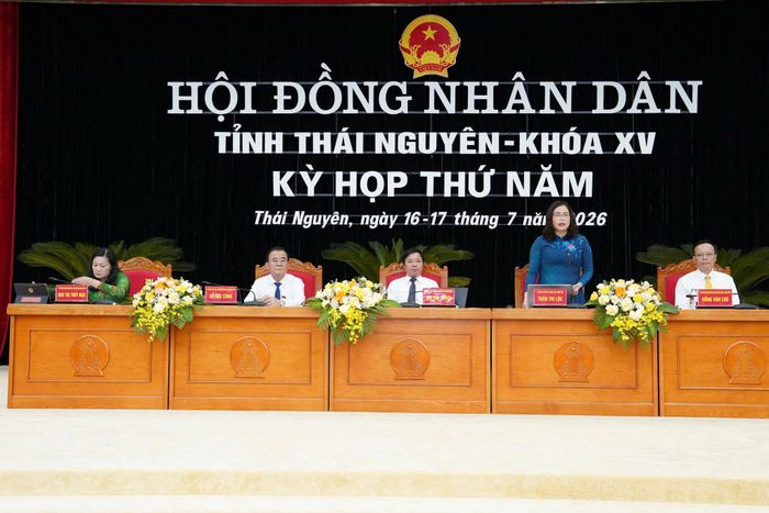 Chủ tọa điều hành Kỳ họp thứ Năm, HĐND tỉnh Thái Nguyên khóa XX. Ảnh: Nguyễn Ánh