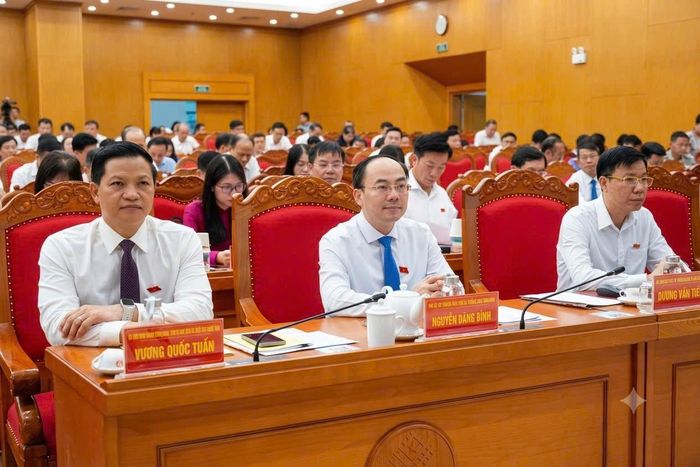 Các lãnh đạo Thường trực Tỉnh ủy tham dự Kỳ họp thứ Năm, HĐND tỉnh Thái Nguyên khóa XX. Ảnh: Nguyễn Ánh