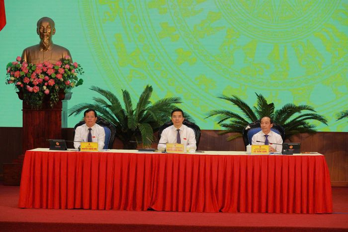 Chủ tọa kỳ họp. Ảnh: Minh Hiếu