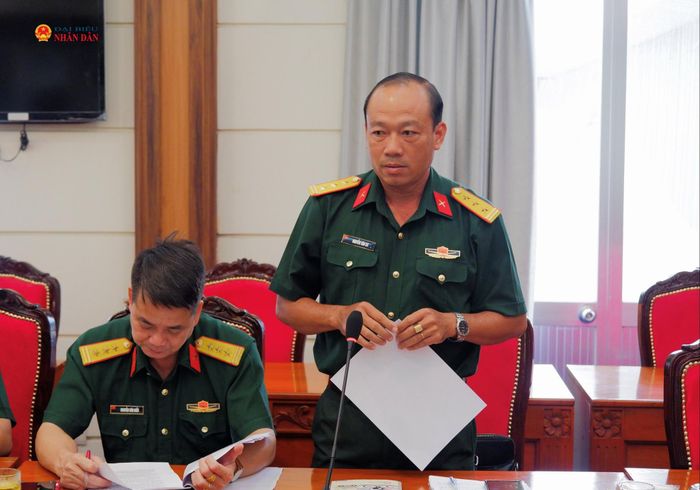 Thượng tá Nguyễn Văn Cư - Bộ Tư lệnh Quân khu 7 phát biểu. Ảnh: Hoa Lê