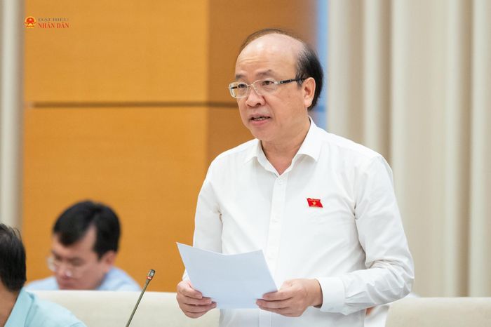 Chủ nhiệm Ủy ban Pháp luật và Tư pháp Phan Chí Hiếu phát biểu