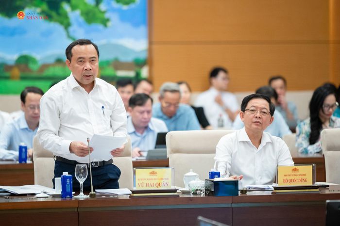 Bộ trưởng Bộ Khoa học và Công nghệ Vũ Hải Quân trình bày Tờ trình về dự án Luật