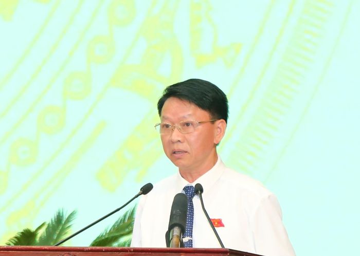 Trưởng Ban Pháp chế HĐND tỉnh Thanh Hóa Nguyễn Quốc Hải trình bày cáo tổng hợp kết quả thẩm tra việc giải quyết ý kiến, kiến nghị của cử tri gửi đến các kỳ họp thường lệ HĐND tỉnh Khóa XVIII và Kỳ họp thứ Nhất, HĐND tỉnh Khóa XIX. Ảnh: Quốc Hương
