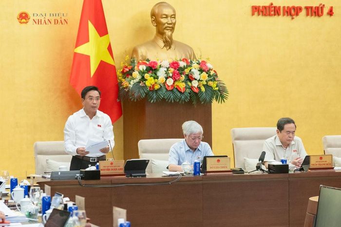 Phó Chủ tịch Quốc hội, Thượng tướng Nguyễn Doãn Anh điều hành nội dung thảo luận