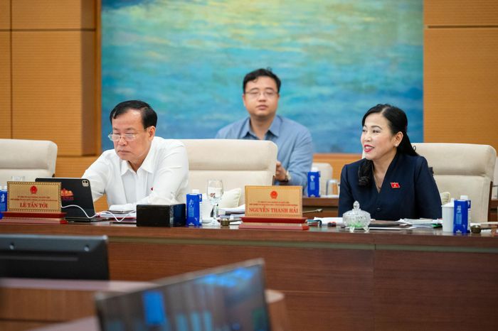 Đại biểu tham dự phiên họp