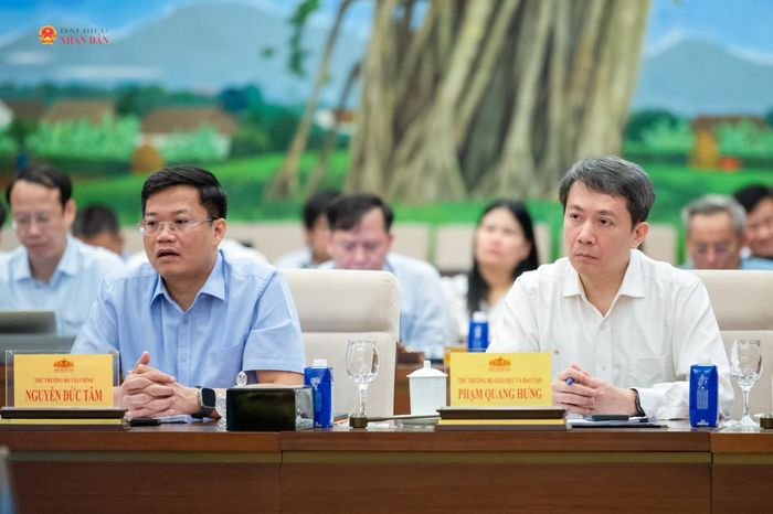 Đại biểu tham dự phiên họp