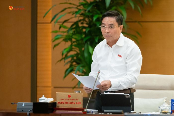 Phó Chủ tịch Quốc hội, Thượng tướng Nguyễn Doãn Anh điều hành nội dung thảo luận