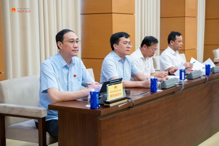 Đại biểu tham dự phiên họp