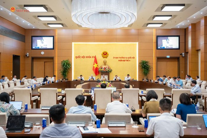Quang cảnh phiên họp