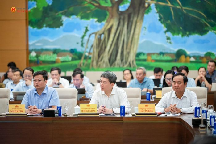 Đại biểu tham dự phiên họp