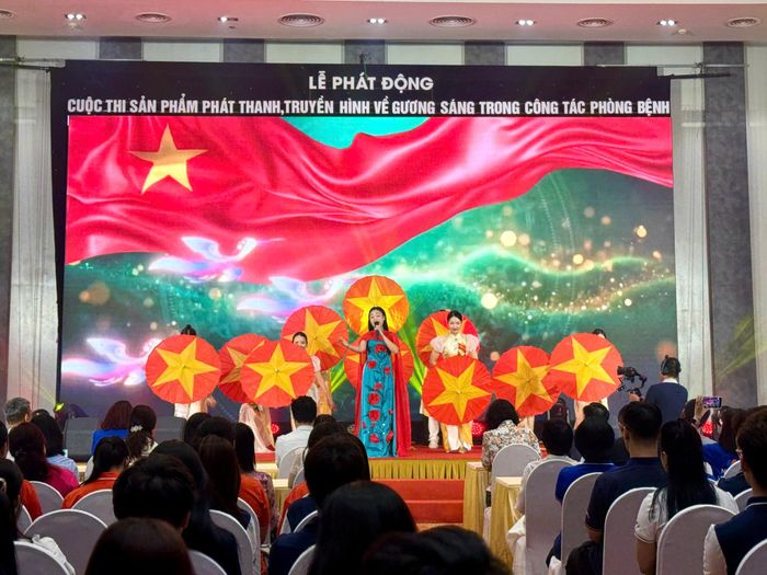 Tiết mục văn nghệ tại buổi lễ phát động. Ảnh: Hải Yến
