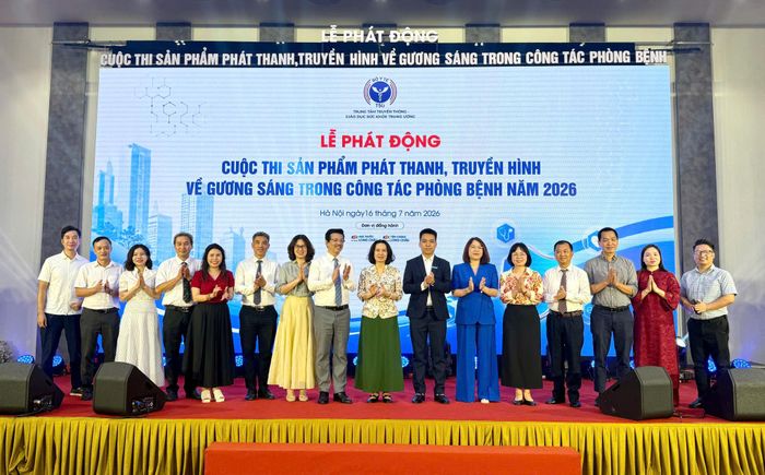 Các đại biểu chụp ảnh tại buổi lễ. Ảnh: Hải Yến