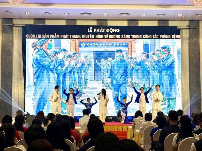 Tiết mục văn nghệ tại buổi lễ phát động. Ảnh: Hải Yến