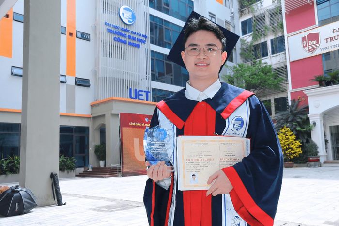 Ngay từ những học kỳ đầu, Hiển ưu tiên xây dựng nền tảng vững chắc ở các môn cốt lõi và luôn học theo hướng tìm hiểu bản chất thay vì ghi nhớ máy móc. Ảnh: NVCC