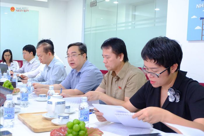 Đoàn khảo sát trao đổi về những vấn đề đặt ra trong phát triển xuất bản điện tử và hoàn thiện dự thảo Luật sửa đổi, bổ sung một số điều của Luật Xuất bản