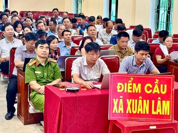 Các đại biểu dự hội nghị tại điểm cầu xã Xuân Lâm