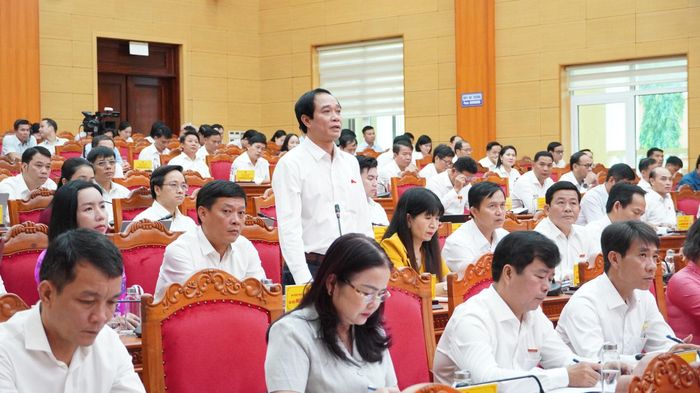 Đại biểu chất vấn tại kỳ họp. Ảnh: Khánh Trinh