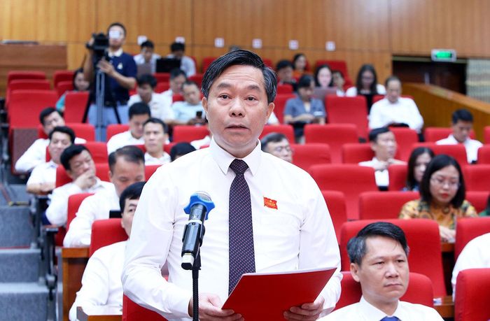 Đại biểu Chu Văn Trọng (Tổ đại biểu số 1) phát biểu thảo luận phát biểu thảo luận tại Kỳ họp thứ Sáu, HĐND tỉnh khóa XX. Ảnh: Dương Thủy