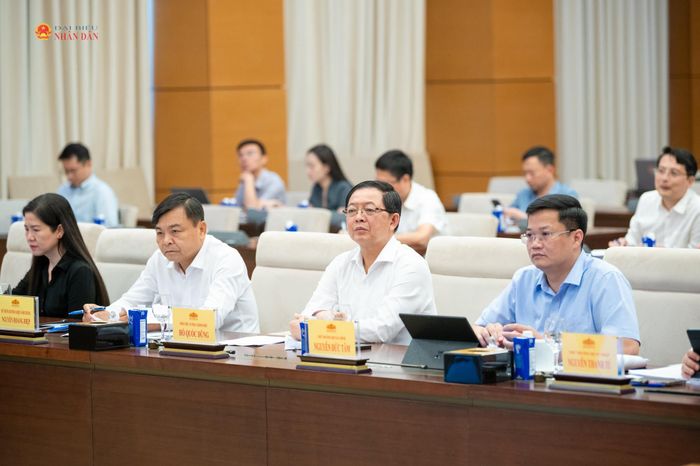 Đại biểu tham dự phiên họp