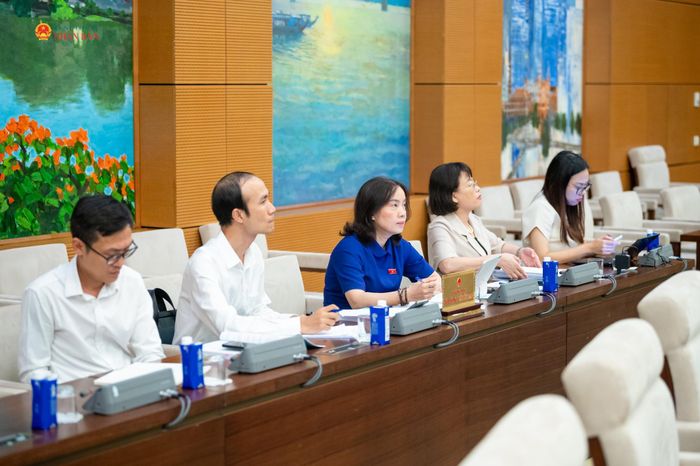 Đại biểu tham dự phiên họp
