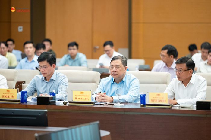 Đại biểu tham dự phiên họp