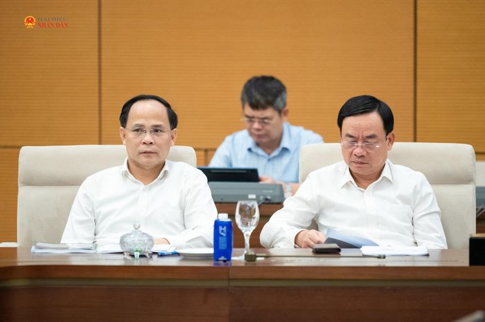 Đại biểu tham dự phiên họp