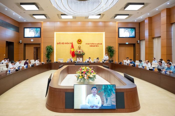Quang cảnh phiên họp