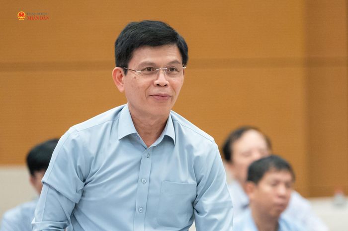 Thứ trưởng Bộ Xây dựng Lê Anh Tuấn trình bày tóm tắt các tờ trình