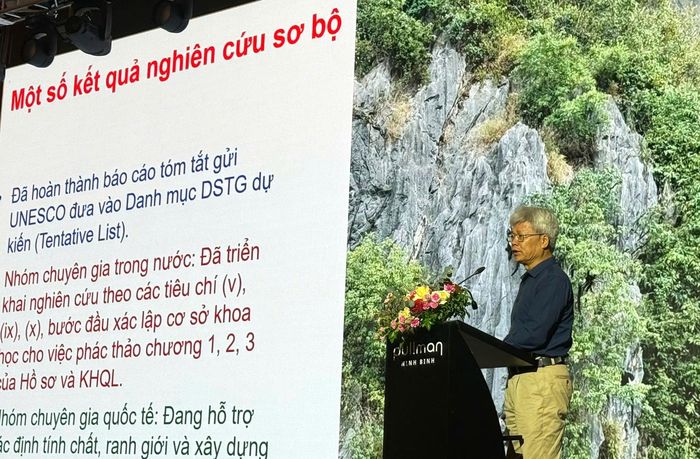 PGS. TS. Trần Tân Văn trình bày báo cáo đề dẫn hội thảo. Nguồn: Sở Du lịch Ninh Bình