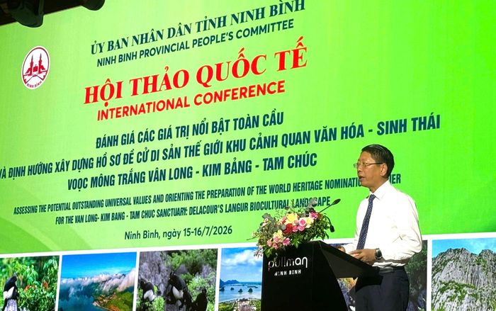 Phó Chủ tịch Thường trực UBND tỉnh Ninh Bình Trần Song Tùng phát biểu tại hội thảo. Nguồn: Sở Du lịch Ninh Bình