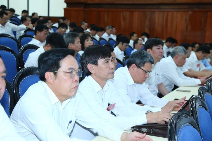 Các đại biểu tham dự kỳ họp. Ảnh: Quốc Hương