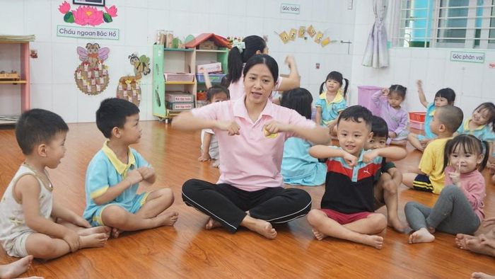 Việc nâng chuẩn trình độ đào tạo được áp dụng đối với giáo viên, cán bộ quản lý trong các cơ sở giáo dục công lập, dân lập, tư thục được tuyển dụng trước ngày 1/7/2020