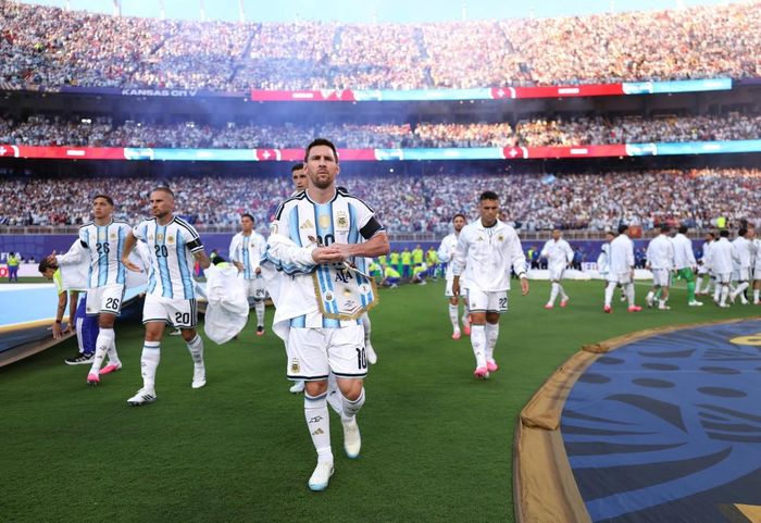 Lionel Messi và các đồng đội đứng trước cơ hội bảo vệ ngôi vương. Ảnh: Liên đoàn Bóng đá Argentina