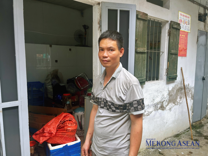 Sau hơn 20 năm làm việc tại Hà Nội, anh Trang vẫn gắn bó với căn phòng trọ rộng khoảng 12 m². Ảnh: Mộc An/Mekong ASEAN.