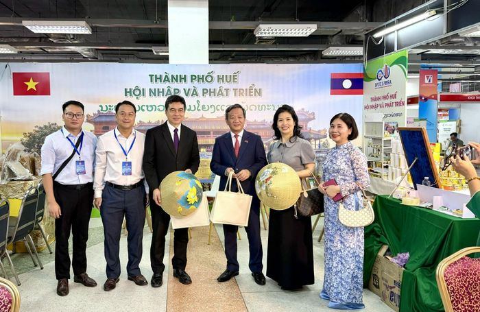 Gian hàng địa phương tại Hội chợ Thương mại Việt - Lào 2026. Nguồn: Cục Xúc tiến thương mại