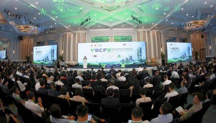 Toàn cảnh diễn đàn Phát triển bền vững ngành xây dựng Việt Nam 2026. Ảnh: VSCF