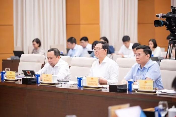 Các đại biểu dự phiên họp.