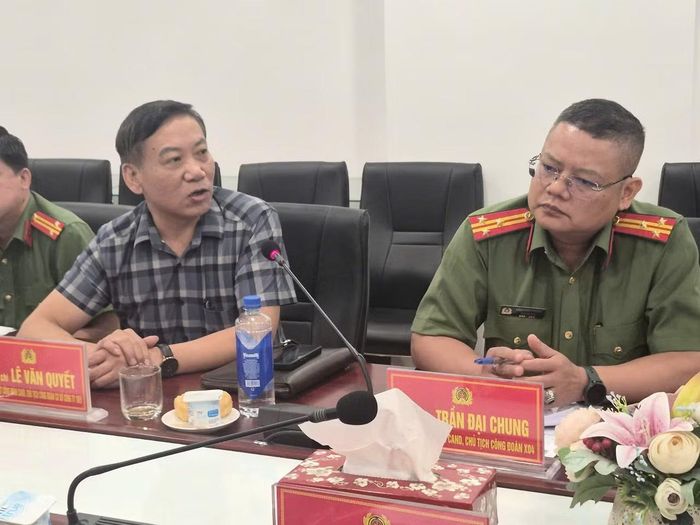 Đồng chí Lê Văn Quyết, Chủ tịch Công đoàn Công ty TNHH MTV 19-5 phát biểu thảo luận tại hội nghị.