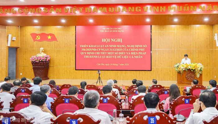 Các đại biểu tham dự hội nghị.