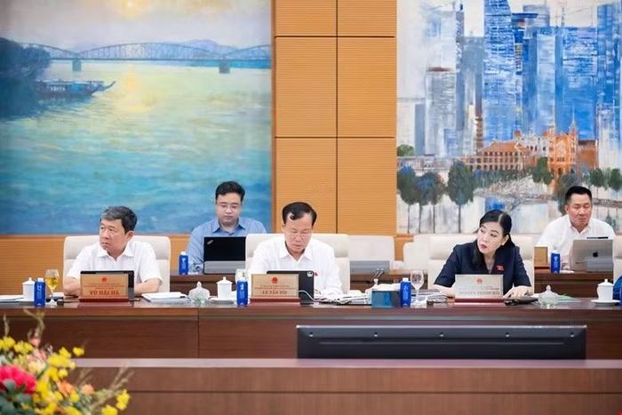 Các đại biểu tại phiên họp.