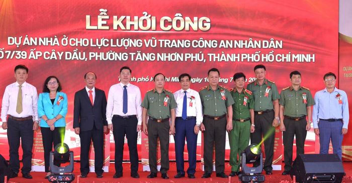 Thứ trưởng Đặng Hồng Đức cùng đại biểu dự lễ khởi công.
