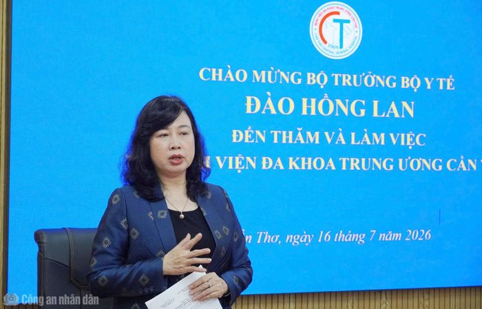 Bộ trưởng Đào Hồng Lan phát biểu tại buổi làm việc với BVĐKTƯ Cần Thơ.