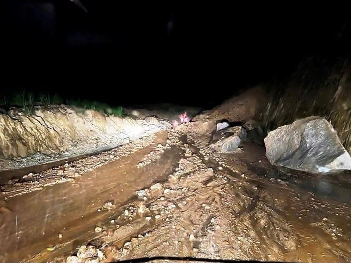 Hiện trường vụ sạt lở.trên quốc lộ 279 đoạn qua Lai Châu. Ảnh: Hà Thắng