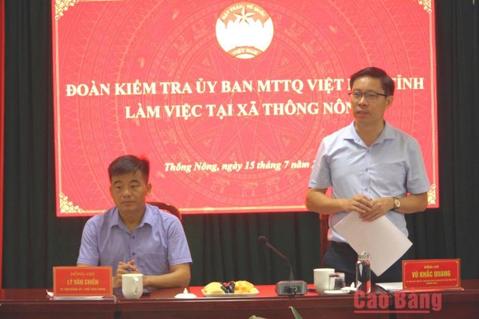 Đồng chí Vũ Khắc Quang, Phó Chủ tịch Thường trực Ủy ban MTTQ Việt Nam tỉnh phát biểu kết luận buổi làm việc.