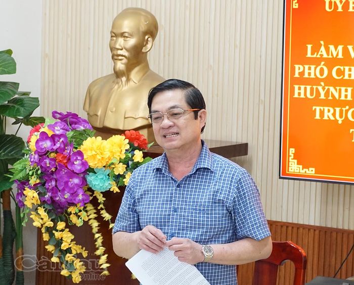 Phó Chủ tịch UBND tỉnh Huỳnh Chí Nguyện phát biểu tại buổi làm việc.