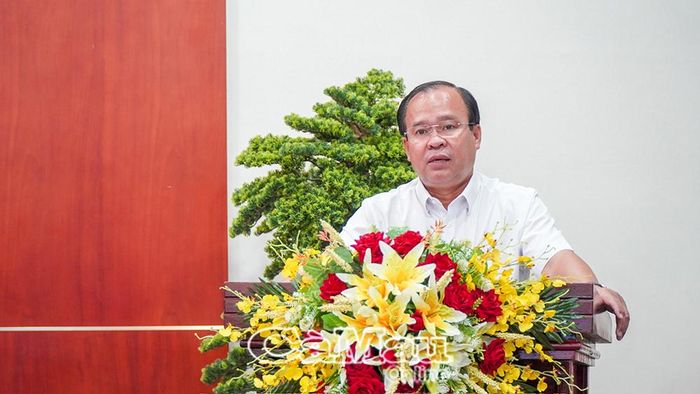Phó Chủ tịch UBND tỉnh Cà Mau Nguyễn Minh Luân phát biểu chỉ đạo tại hội nghị.